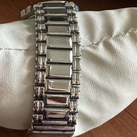 Odyssey Women's Stainless Steel Watch – Gently Used, Needs Battery, 3cm Face - Picture 4 of 13